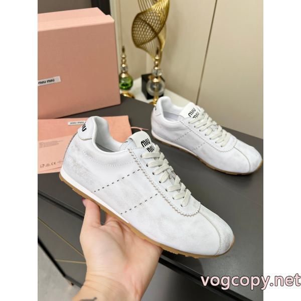     スニーカー偽物 通販MIUMIU今年流大人っぽさ 26流行り 【大人気】定番商品.