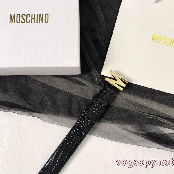 Moschino色気のあるスタイルに仕上げ 洗練された雰囲気 夏の定番スタイルコピー ブランド 優良ベルト..