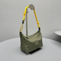ブランド コピー ショップセレブも多数愛用 上品さ漂う オシャレスタイルは今季もバッグMIUMIU..