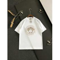 半袖Tシャツリッチな印象に 新価格で登場 プレゼントにもVERSACE偽物 通販 サイト