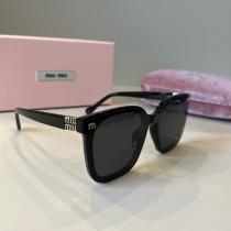 ブランド コピー バックMIUMIUサングラス稀少*新品登場 キラキラ これからの季節、大活躍.