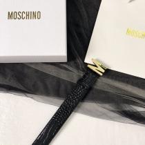 Moschino色気のあるスタイルに仕上げ 洗練された雰囲気 夏の定番スタイルコピー ブランド 優良ベルト..