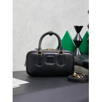 大人キレイに仕立てる  高級感も漂い 高級感UPコピー ブランド 通販MIUMIUバッグ..