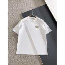 ディオール2026新発売コーナー最新半袖丸首Tシャツハイエンドオーダーデザインがスタイリッシュ！刺繍ブランドのロゴ工芸はハイエンドのカスタム生地を設計した。手触りが柔らかい着心地がよいコーナークラスの精緻な車線細工が細かい上半身の効果は無敵