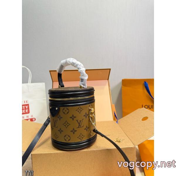 大人気国内発送 プチプラ大活躍アイテム 完売寸前バッグLOUIS VUITTONコピー 商品 通販