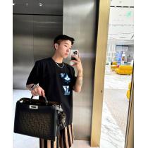 話題人気商品 大人カジュアル シンプルに着こなしたいLOUIS VUITTON偽 ブランド 販売半袖Tシャツ