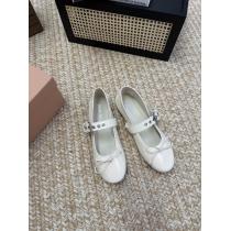 MIUMIUNEW素敵 素材感に注目 大人キレイに仕立てる ブランド コピー 専門店パンプス.
