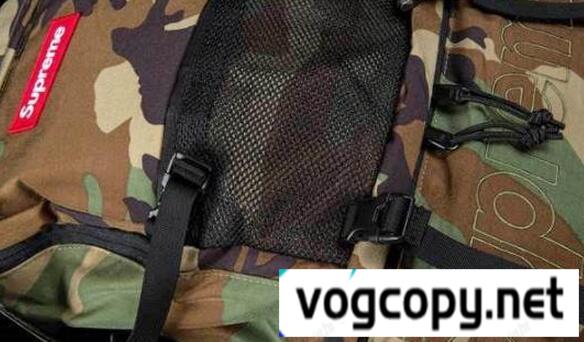 完売品　Supreme 15FW Contour Backpack 　コンツアー バックパック 個性的なデザイン　ウッドランドカモ.
