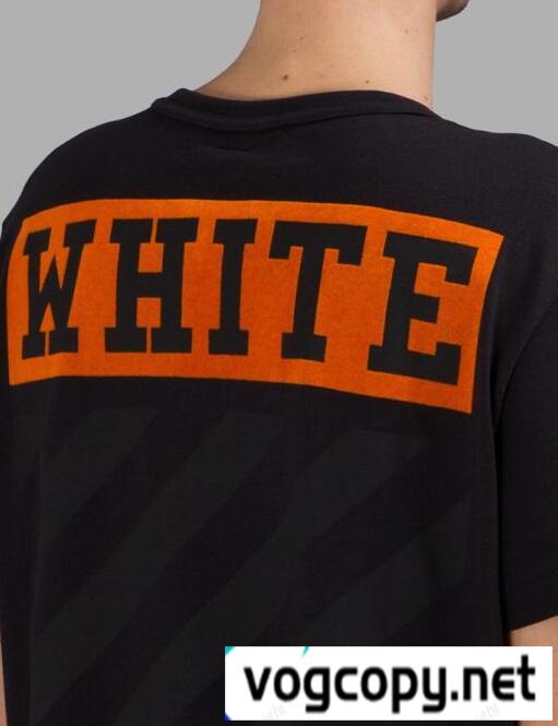 幅広いコーディネートにOff-Whiteコピー オフホワイト　愛用される半袖 Tシャツ.