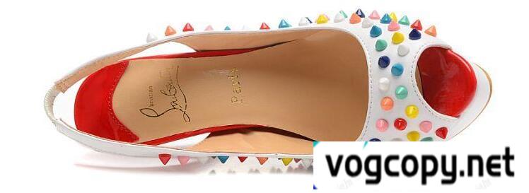 夏に重宝するChristian Louboutinクリスチャンルブタンコピー 　シンプルデザイン　パンプス.