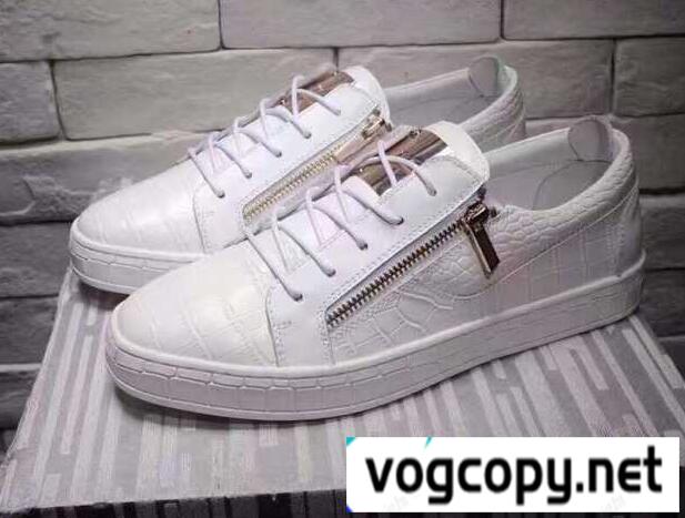 軽量化を図るGIUSEPPE ZANOTTIジュゼッペ ザノッティ 偽物　人気のシューズ