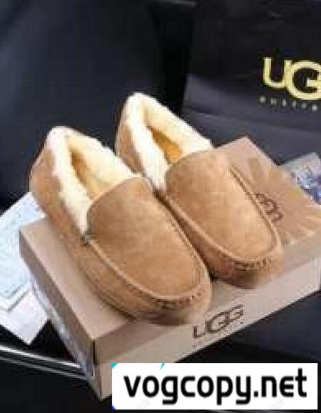 天然のシープスキン素材に　アグUGG　男性用 アスコット インナーボアモカシンシューズ 25721247