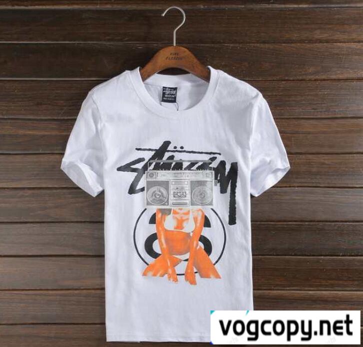 注目を集めるステューシーSTUSSY  大胆なロゴがカッコイイメンズTシャツ29276223
