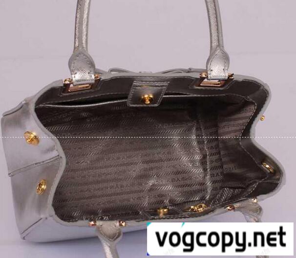 定番中の定番PRADA プラダハンドバッグ新作 入手困難なバッグ