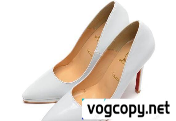 キレイめカラーのCHRISTIAN LOUBOUTIN　カジュアルアップするルブタンパンプス コピー