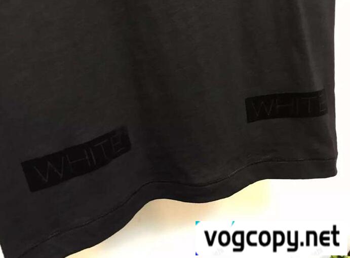 大人にふさわしいデザインOff-White オフホワイト　デザイン性豊か　半袖ブランドシャツ　