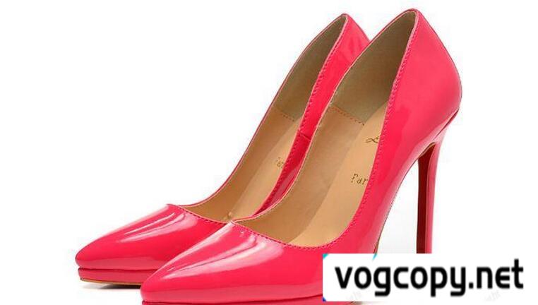 最旬ファッションアイテム CHRISTIAN LOUBOUTINクリスチャンルブタン 　低頃な価格レディースパンプス人気 通販