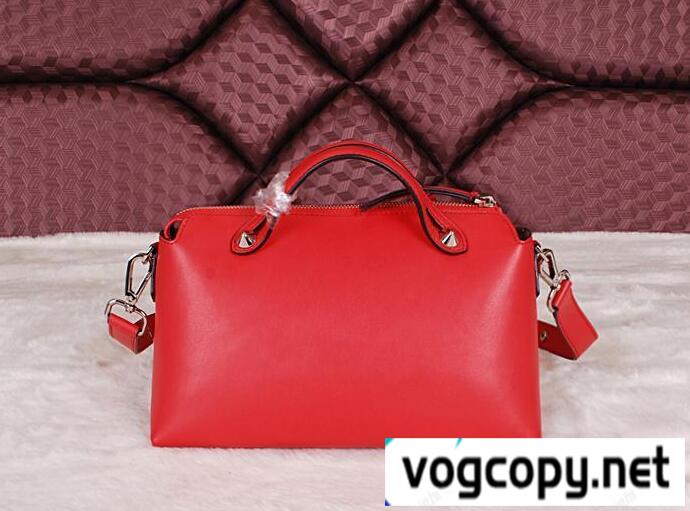 お洒落なFENDI フェンディ 　ショルダーベルト付ハンドバッグ 人気