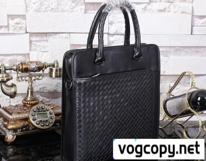 完売品 BOTTEGA VENETA ボッテガ ヴェネタ 　 高級感のあるショルダーベルト付バッグ ブランド 20代