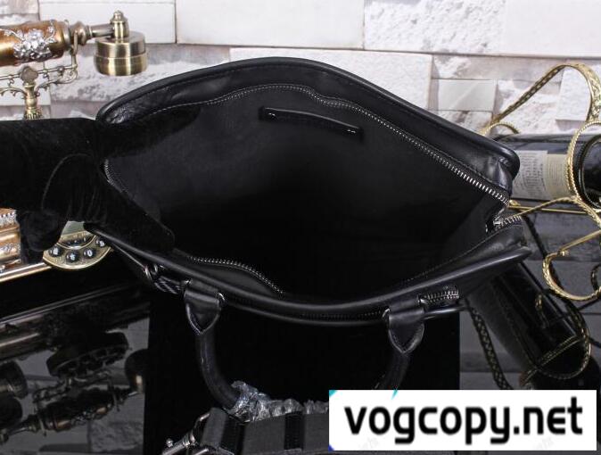 完売品 BOTTEGA VENETA ボッテガ ヴェネタ 　 高級感のあるショルダーベルト付バッグ ブランド 20代
