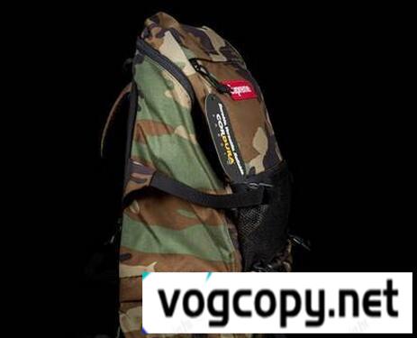 完売品　Supreme 15FW Contour Backpack 　コンツアー バックパック 個性的なデザイン　ウッドランドカモ.