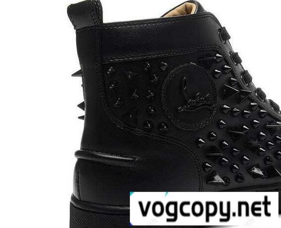 大人の上質スタイルChristian Louboutinクリスチャンルブタン人気が継続しているスニーカー.