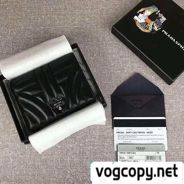 プラダ 財布 偽物