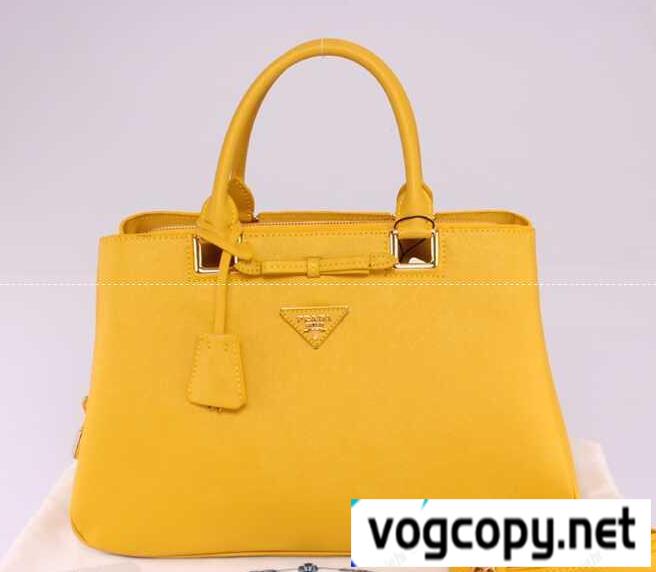 上品で洗練されたPRADA プラダ　レディース手持ち&ショルダー掛けバッグ.　