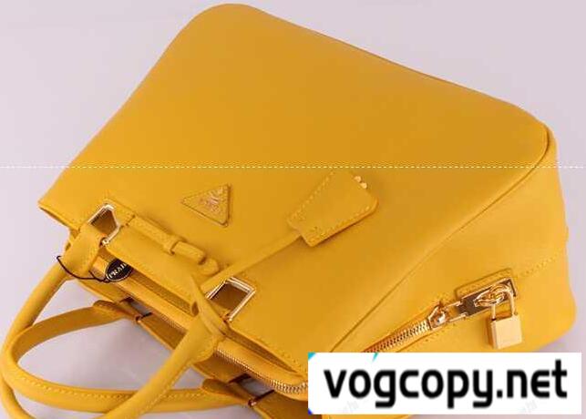 上品で洗練されたPRADA プラダ　レディース手持ち&ショルダー掛けバッグ.　