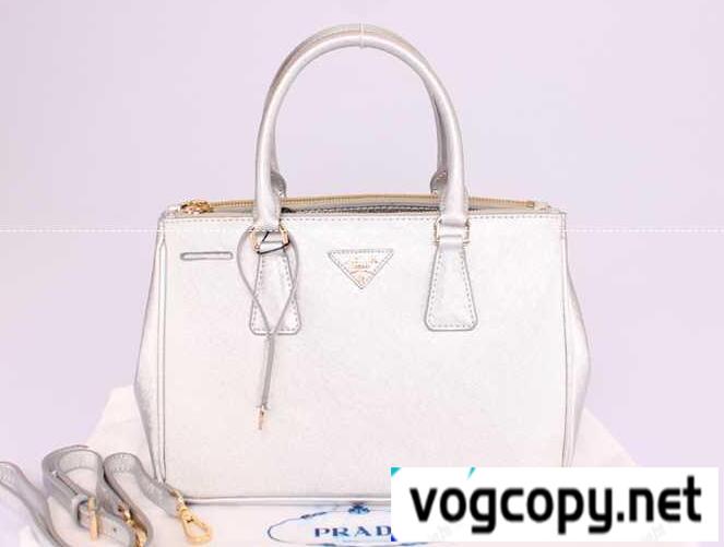 完売品　PRADA プラダ　高級感があるレディース手持ち&ショルダー掛けバッグ.