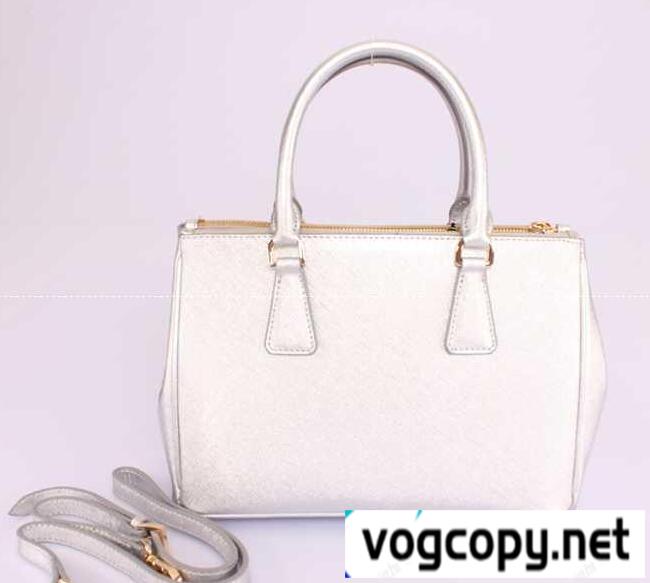 完売品　PRADA プラダ　高級感があるレディース手持ち&ショルダー掛けバッグ.