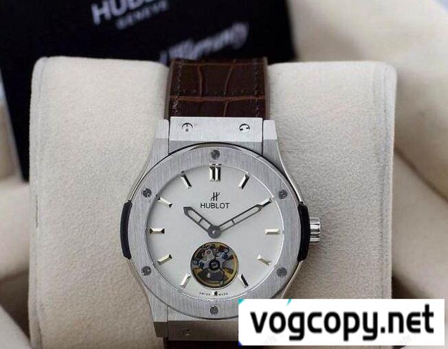 プレゼントに　 HUBLOT ウブロ 高品質を楽しめる腕時計. 