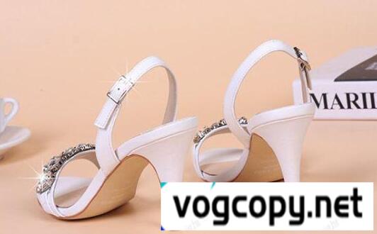 活躍が期待できるジミーチュウ コピー JIMMY CHOO 　エレガントなサンダル.