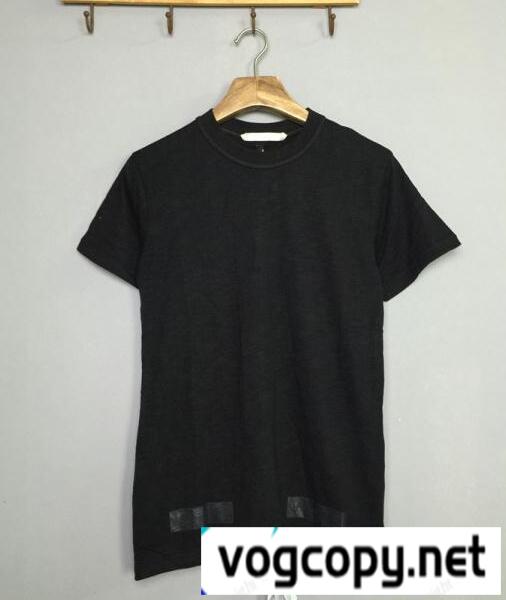 幅広いコーディネートにOff-Whiteコピー オフホワイト　愛用される半袖 Tシャツ.