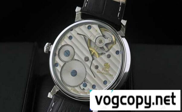 シンプルな機能美のPIAGET ピアジェ　風防性のある手巻き 機械式メンズ腕時計.
