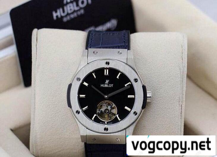個性的な雰囲気のあるHUBLOTウブロ コピー　視認性の高い腕時計 . 