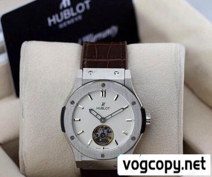 上質な存在感あるHUBLOTウブロ コピー　防水機能性がある腕時計.
