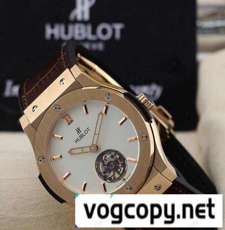 一味が違うアイテム　 HUBLOT ウブロ　クラシックな雰囲気に溢れる腕時計.
