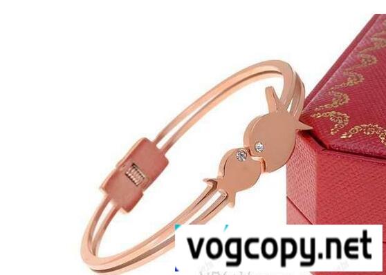 重厚感は残したCARTIER カルティエコピー　品質にこだわるバングル.