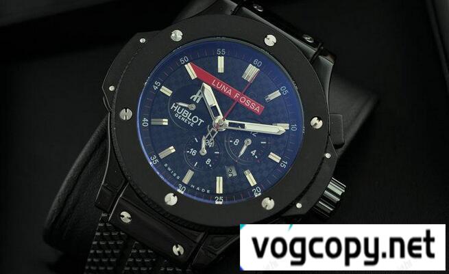 オシャレ感を演出するウブロ  自動巻き 6針クロノグラフ 日付表示 ラバー 45.82mm サファイヤクリスタル風防メンズ腕時計 ブラック.