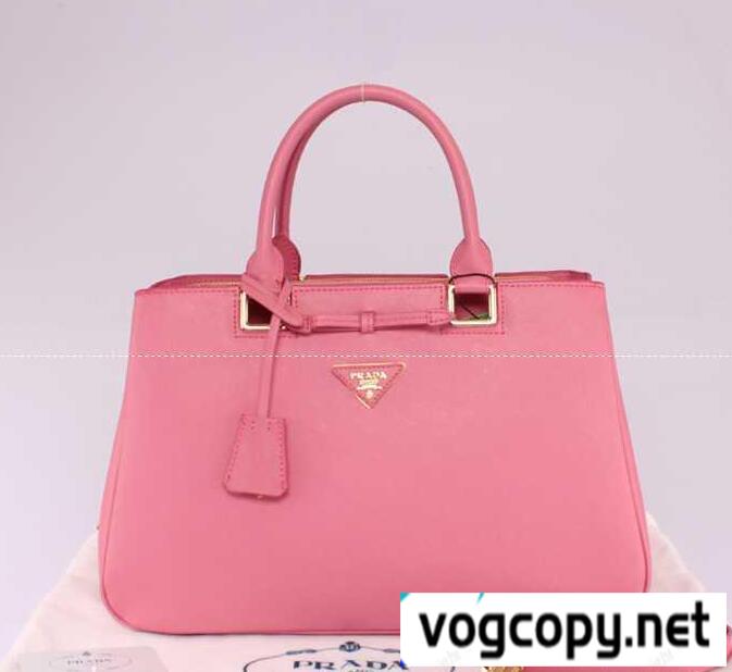 汎用性の高さも人気のPRADA プラダ　機能と美貌を両立したレディース手持ち&ショルダー掛け.