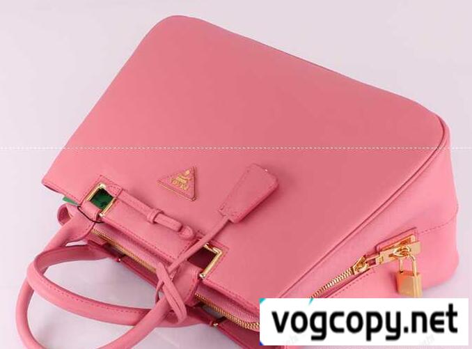 汎用性の高さも人気のPRADA プラダ　機能と美貌を両立したレディース手持ち&ショルダー掛け.