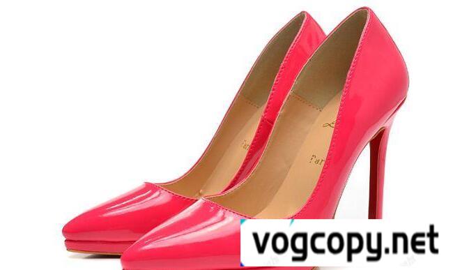 女らしさ引き立ているChristian Louboutinクリスチャンルブタン 大人クールなエレガントレディースパンプス.