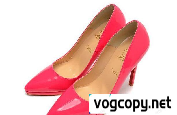 女らしさ引き立ているChristian Louboutinクリスチャンルブタン 大人クールなエレガントレディースパンプス.