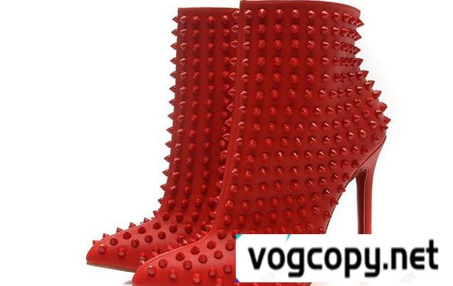 評判が高いChristian Louboutinクリスチャンルブタン スタッズ レッドソール ブーツ ヒール高さ12CM.