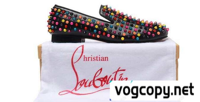 トレンド感を加えた Christian Louboutinクリスチャンルブタン スニーカー.