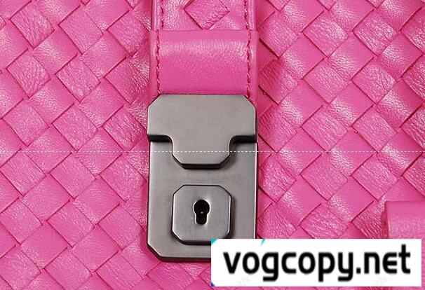 無骨な印象を生み出す BOTTEGA VENETA ボッテガ ヴェネタ 大容量サイズハンドバッグ. 