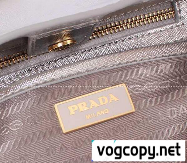 定番中の定番PRADA プラダハンドバッグ新作 入手困難なバッグ