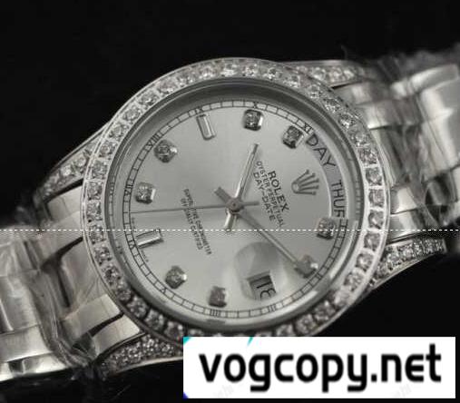 正統派の印象ロレックスROLEX　 レディデイトジャスト26mm  　ダイヤ腕時計