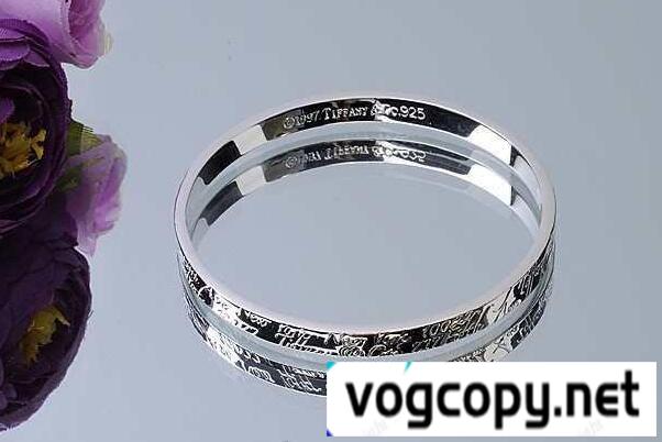 美品　TIFFANY&CO　バングル　手元を大人のティファニー人気アクセサリー